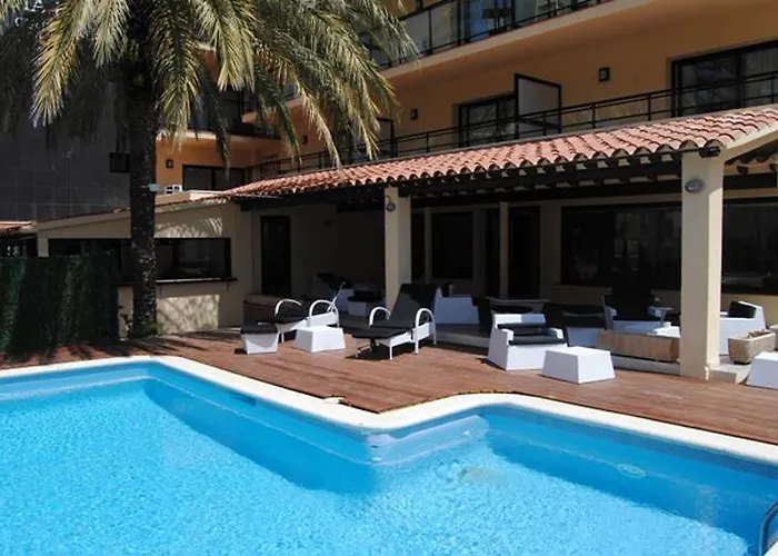Adia Playa Otel Cunit